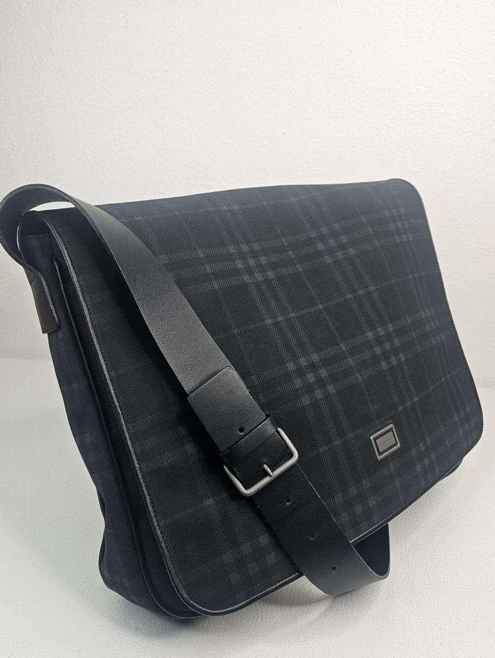 Authentic Burberry London Black Nova Check Messenger Crossbody Laptop Bag